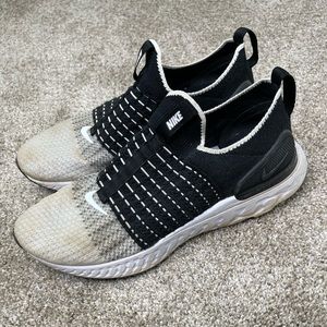 Nike Flyknit Shoes - black and white, size 11